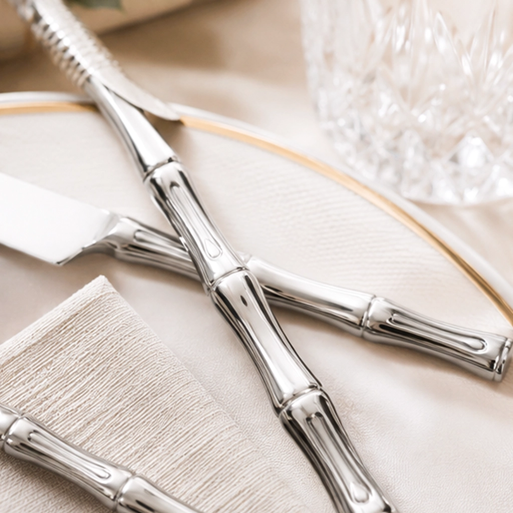 Aurora Stainless Silver Collection Flatware Set close-up image