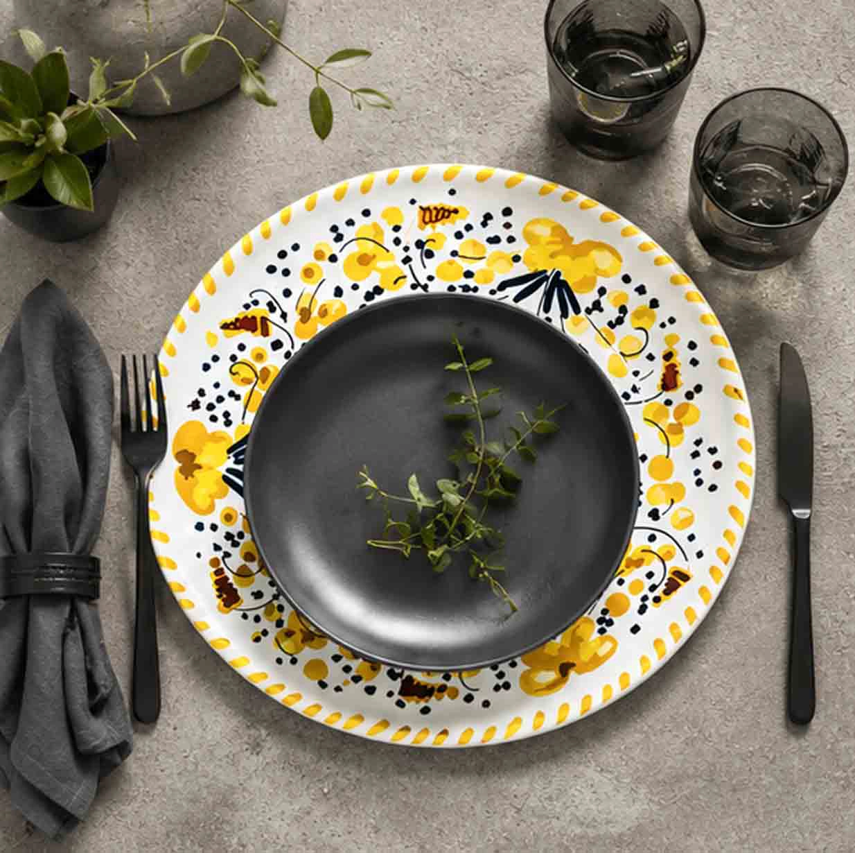 codi yellow charger plate in fine dining setting