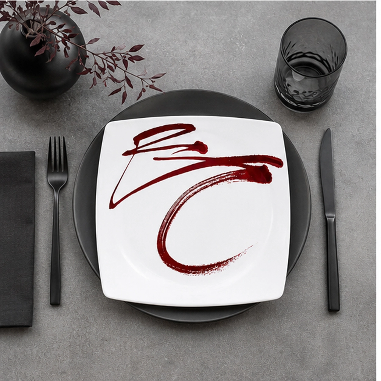 Palette charger plate in a fine dining tablescape